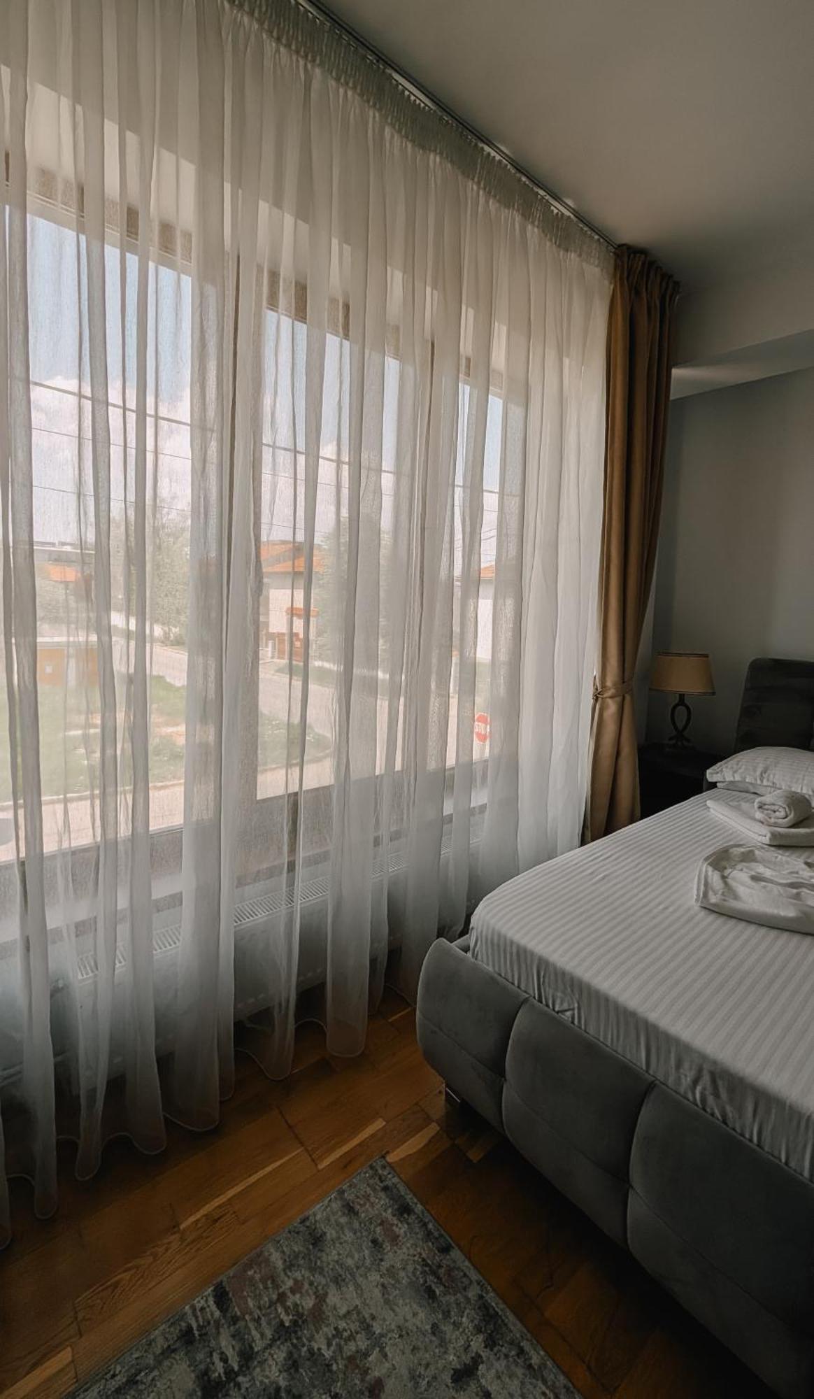 Hella Apartament Mamaia-Nord นาโวดาริ ภายนอก รูปภาพ